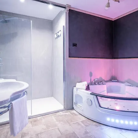 Villa Castel Del Monte - Panoramic Tuscan With Jacuzzi