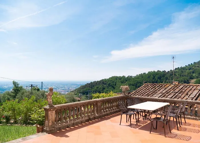 Villa Castel Del Monte - Panoramic Tuscan With Jacuzzi Pescia