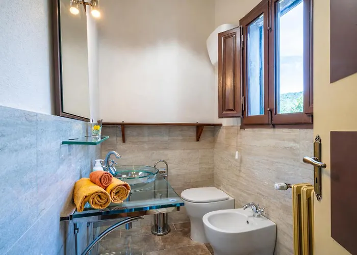 Villa Castel Del Monte - Panoramic Tuscan With Jacuzzi Pescia