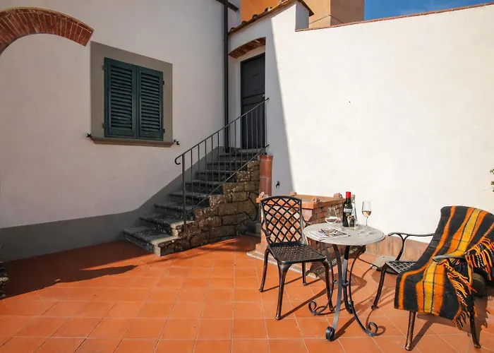 Villa Castel Del Monte - Panoramic Tuscan With Jacuzzi Pescia